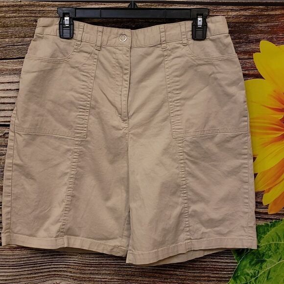 Karen Scott shorts Lt tan cotton blend Preowned - Picture 1 of 3